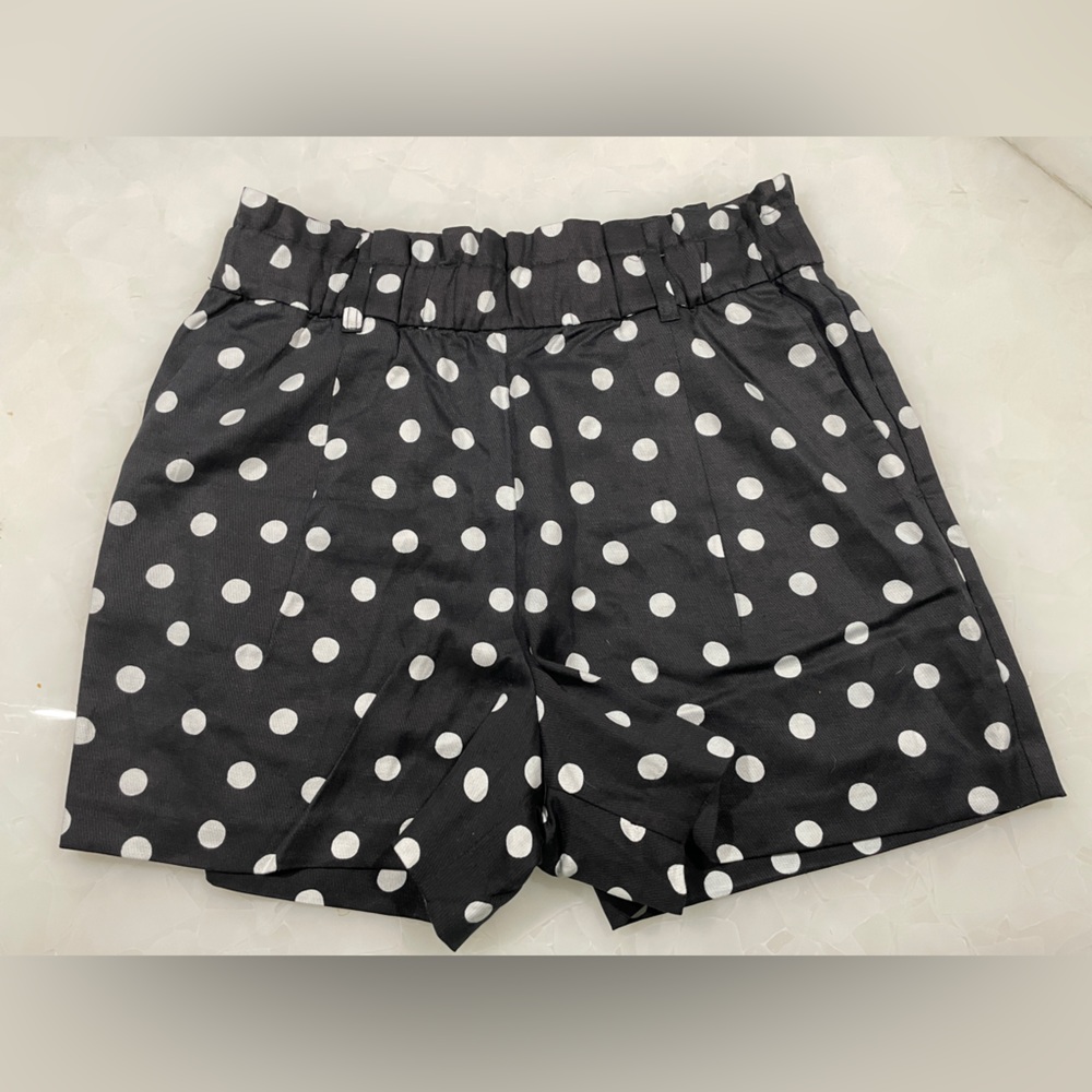 Ann Taylor - Pull on Shorts Size L